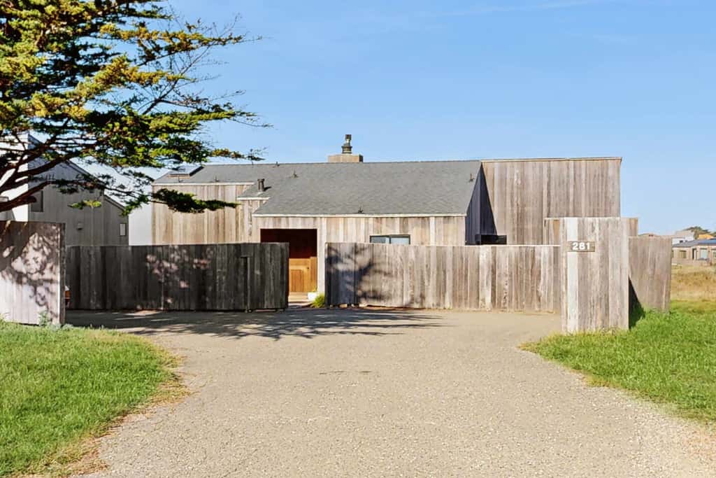 Pelican Landing - Ocean view home with stone fireplace, dog-friendly