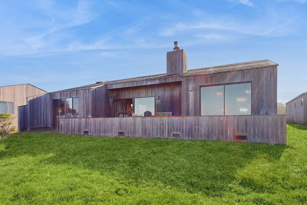 Pelican Landing - Ocean view home with stone fireplace, dog-friendly