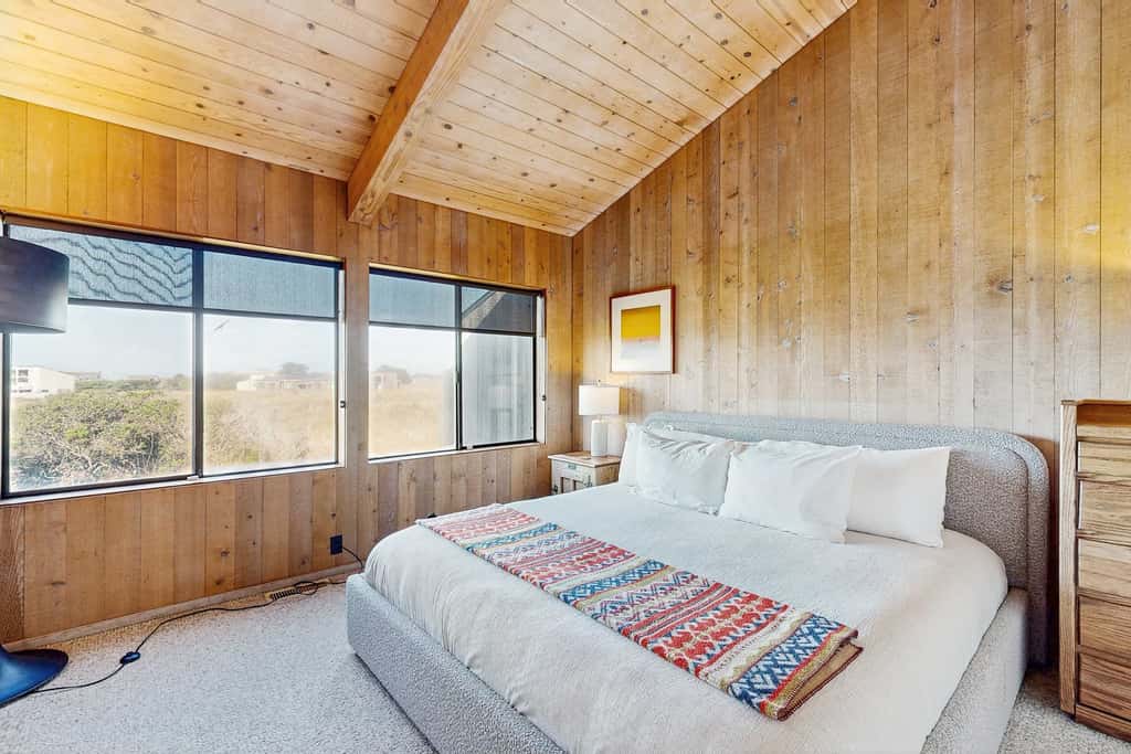 Pelican Landing - Ocean view home with stone fireplace, dog-friendly