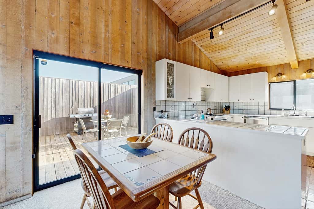 Pelican Landing - Ocean view home with stone fireplace, dog-friendly
