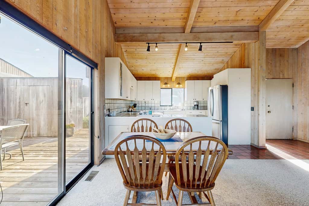 Pelican Landing - Ocean view home with stone fireplace, dog-friendly