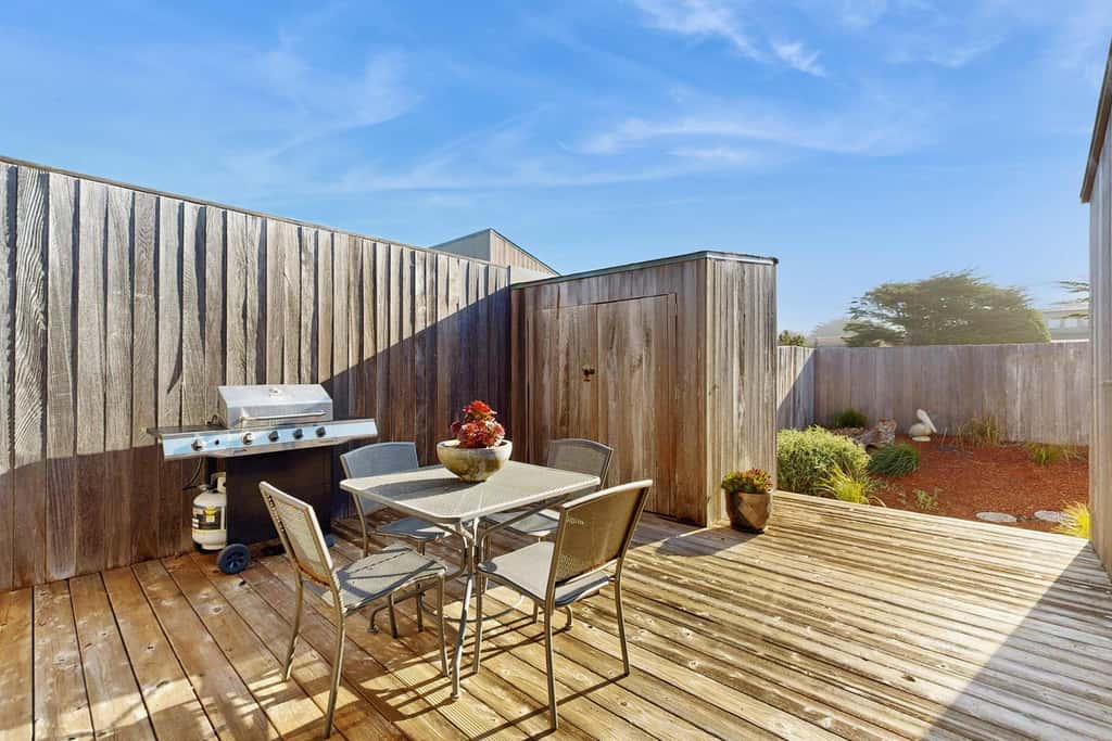 Pelican Landing - Ocean view home with stone fireplace, dog-friendly