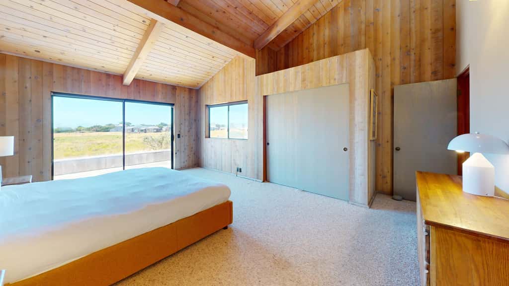 Pelican Landing - Ocean view home with stone fireplace, dog-friendly