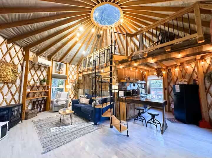 Simply Serenity Yurt- Magical Getaway w/ Hot Tub