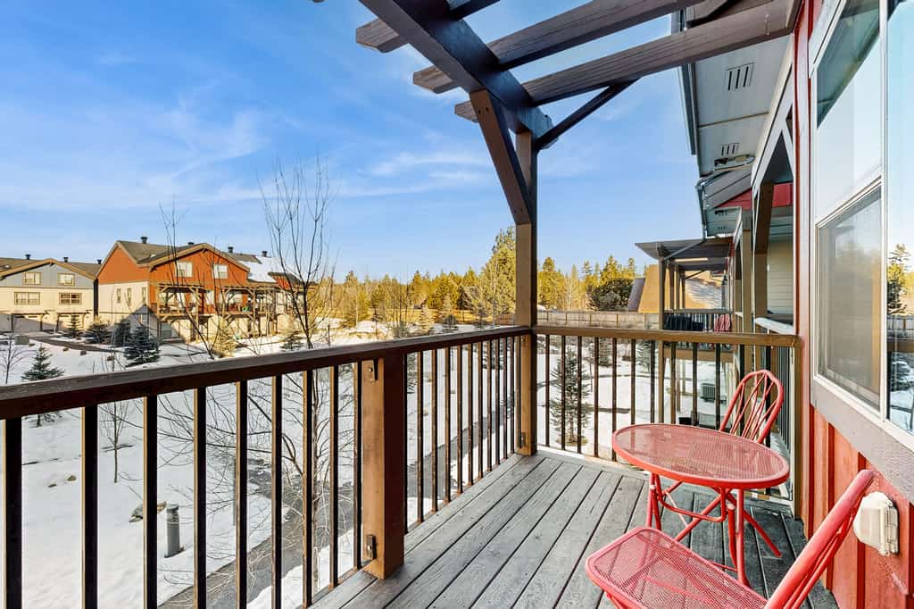 A short drive from downtown McCall, this modern townhome offers beautifully designed spaces that feel both stylish and comfortable. With three levels, there’s room to gather and space to unwind, with inviting living and dining areas throughout. Close to Payette Lake, it’s an easy base for enjoying everything the area has to offer.