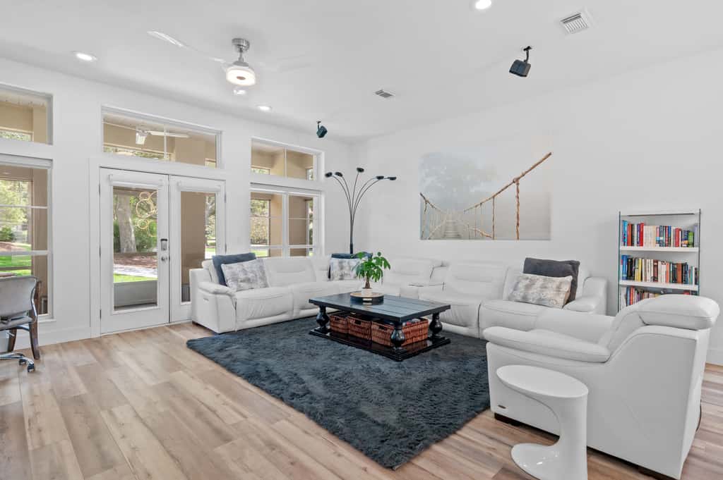 4BR oasis, community pool, 5 min to beach