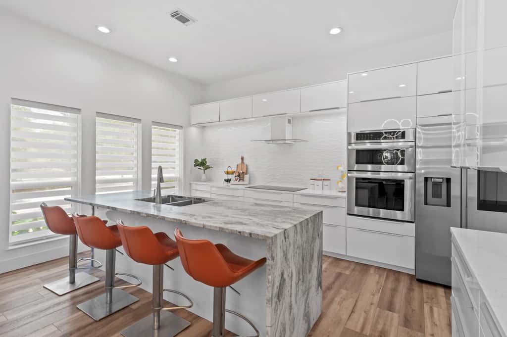 4BR oasis, community pool, 5 min to beach