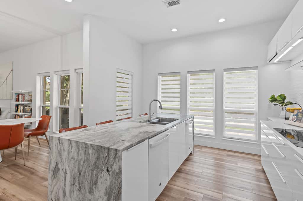 4BR oasis, community pool, 5 min to beach
