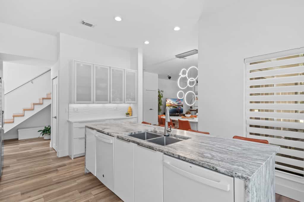4BR oasis, community pool, 5 min to beach