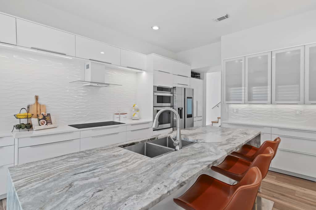 4BR oasis, community pool, 5 min to beach