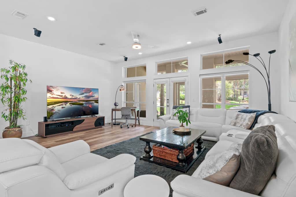 4BR oasis, community pool, 5 min to beach