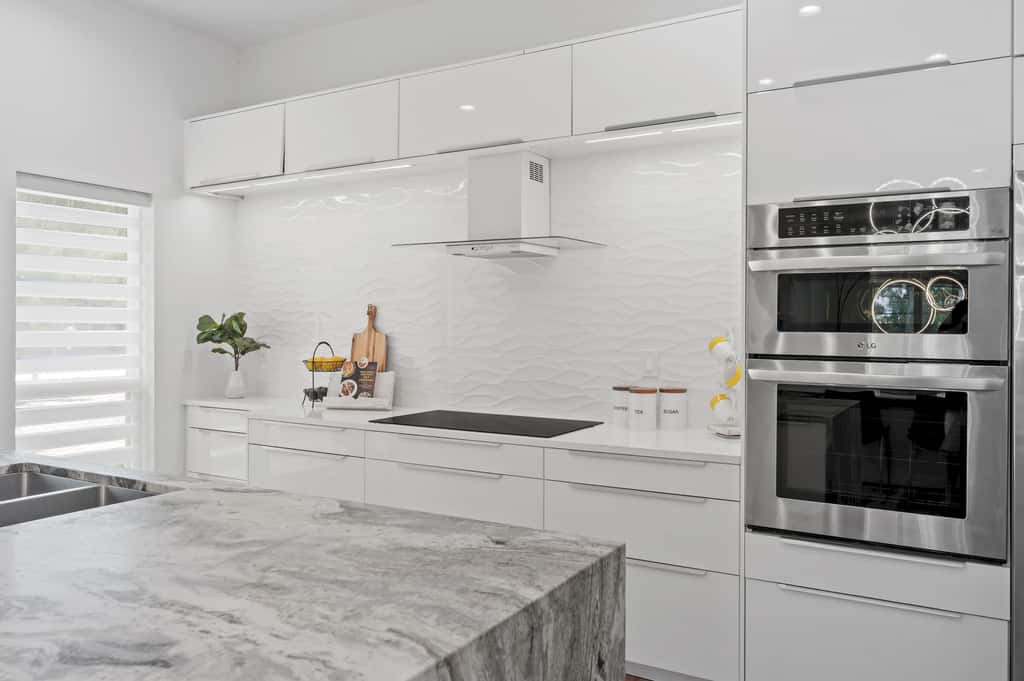 4BR oasis, community pool, 5 min to beach