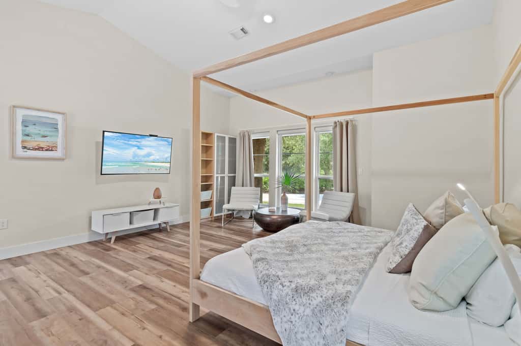 4BR oasis, community pool, 5 min to beach