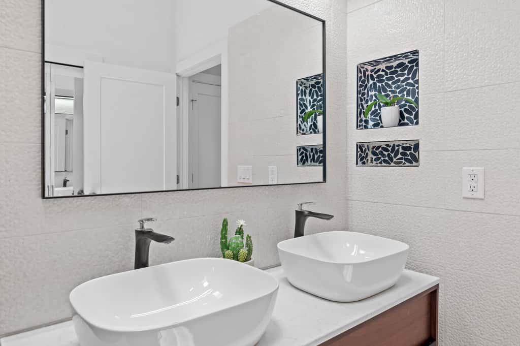 4BR oasis, community pool, 5 min to beach