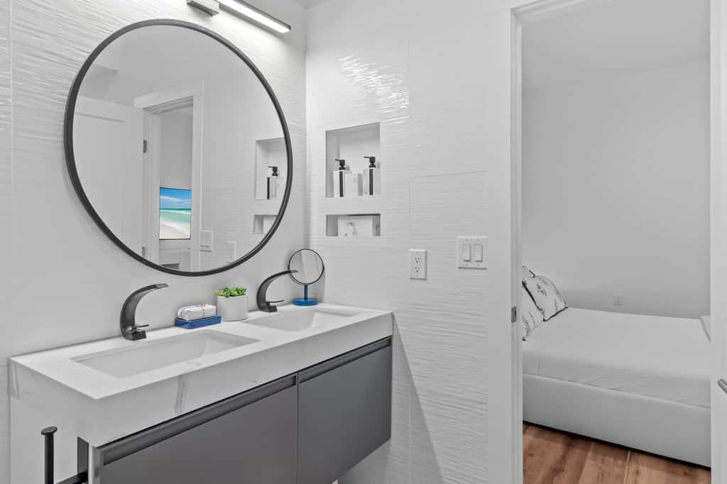 4BR oasis, community pool, 5 min to beach