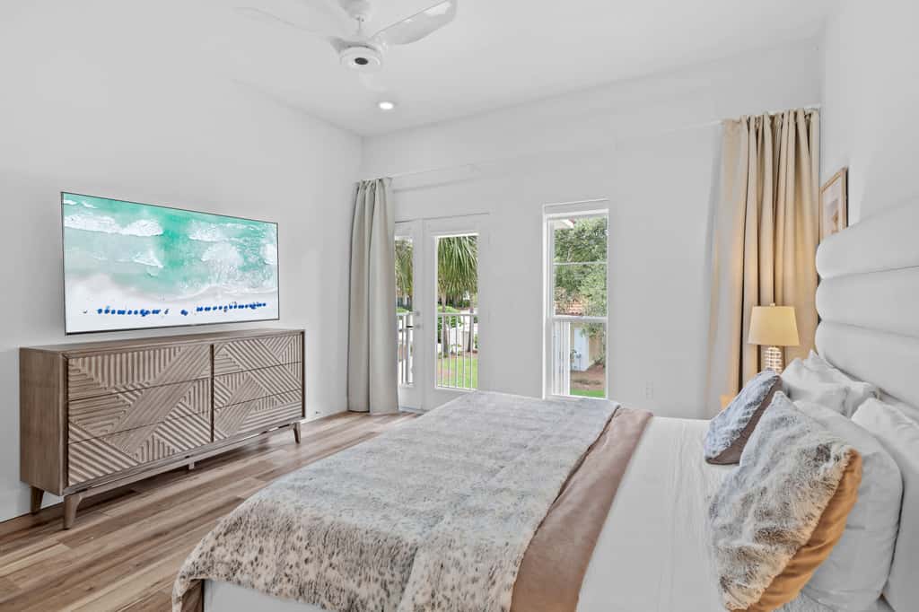 4BR oasis, community pool, 5 min to beach
