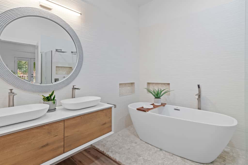 4BR oasis, community pool, 5 min to beach