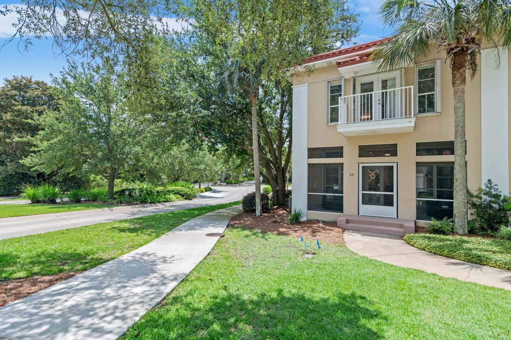 4BR oasis, community pool, 5 min to beach