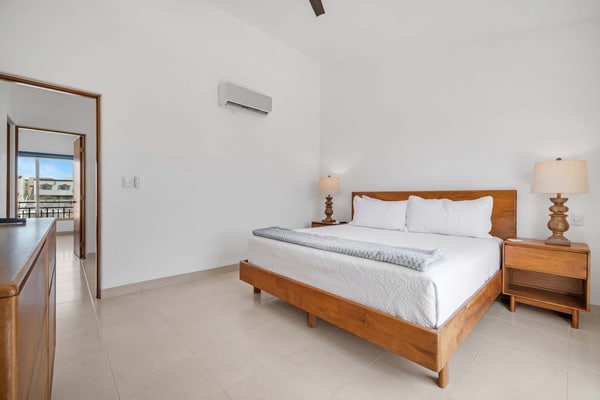 Enjoy a relaxing stay in this beautiful home with partial ocean views and top-tier amenities:
• 3 spacious bedrooms
• Private pool
• Fully equipped, modern home
• Outdoor furnished terrace
• Resort-style pool with sun loungers
• Park & kids’ playground
• Fast Wi-Fi, Smart TV & A/C in all rooms
• 5-minute drive to downtown Cabo
• 2 private parking spaces
• 24/7 gated security