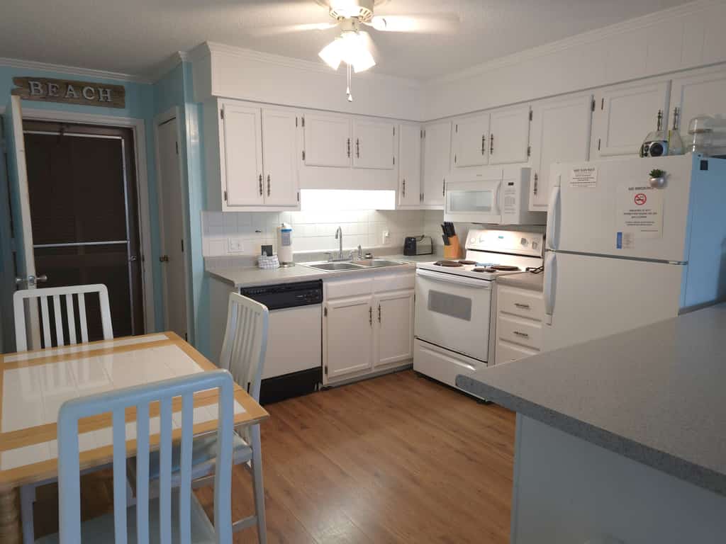 Seaspray 207: Ocean View Condo, Community Pool, Beach Access