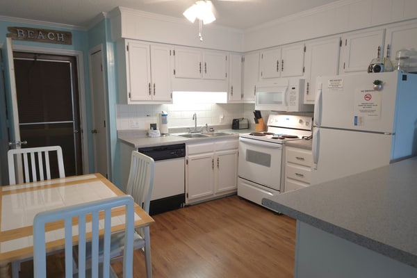 Seaspray 207: Ocean View Condo, Community Pool, Beach Access