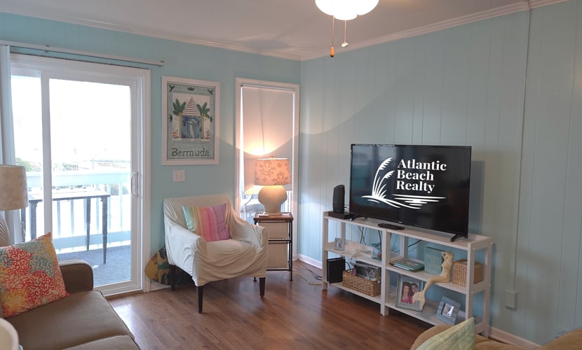Seaspray 207: Ocean View Condo, Community Pool, Beach Access