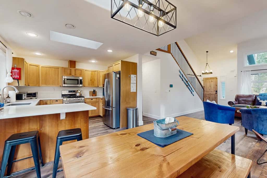 Riverfront retreat with panoramic river and forest views