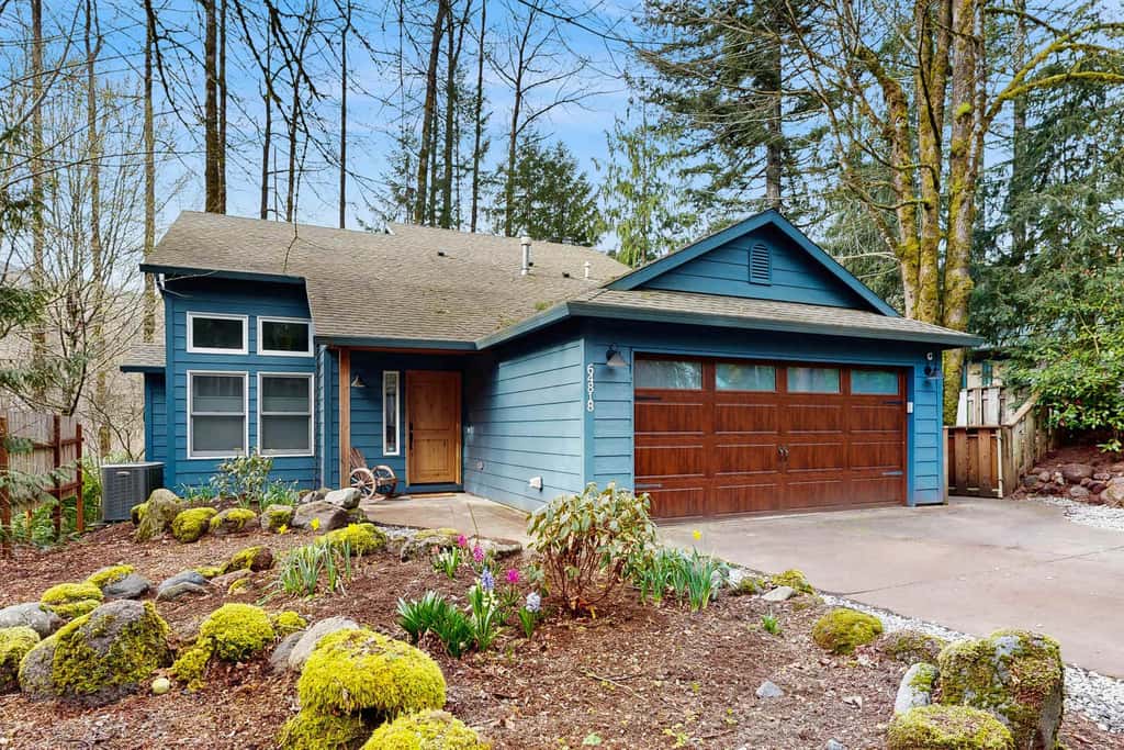 Riverfront retreat with panoramic river and forest views