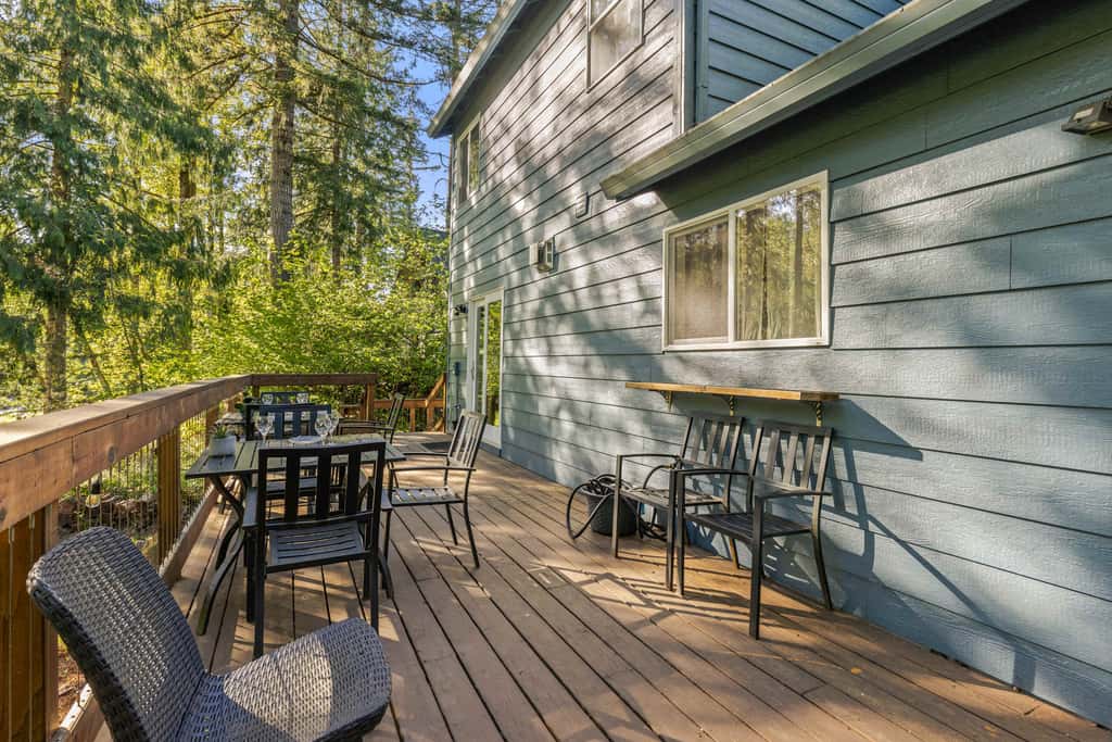 Riverfront retreat with panoramic river and forest views