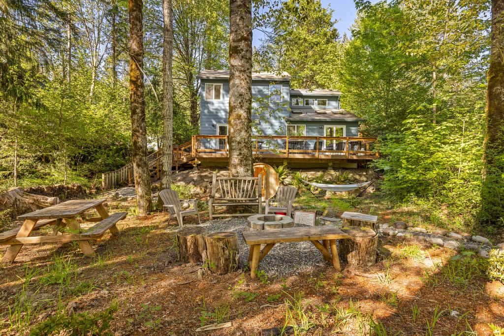 Riverfront retreat with panoramic river and forest views