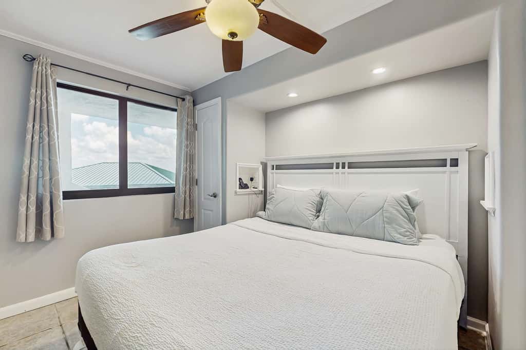 Gorgeous gulf front condo with pools, hot tub, and gym