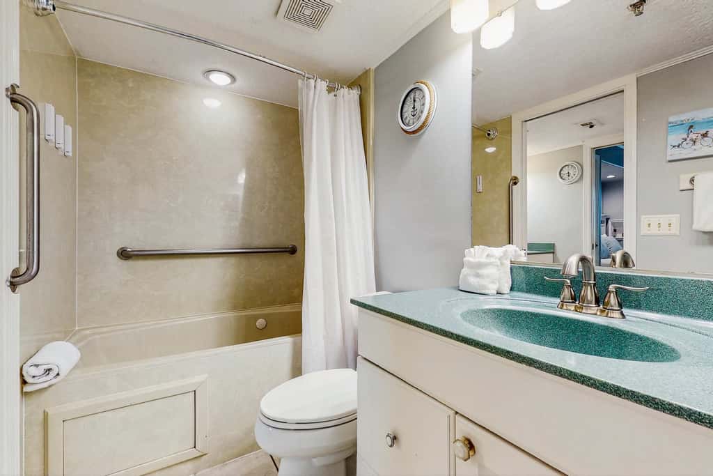 Gorgeous gulf front condo with pools, hot tub, and gym
