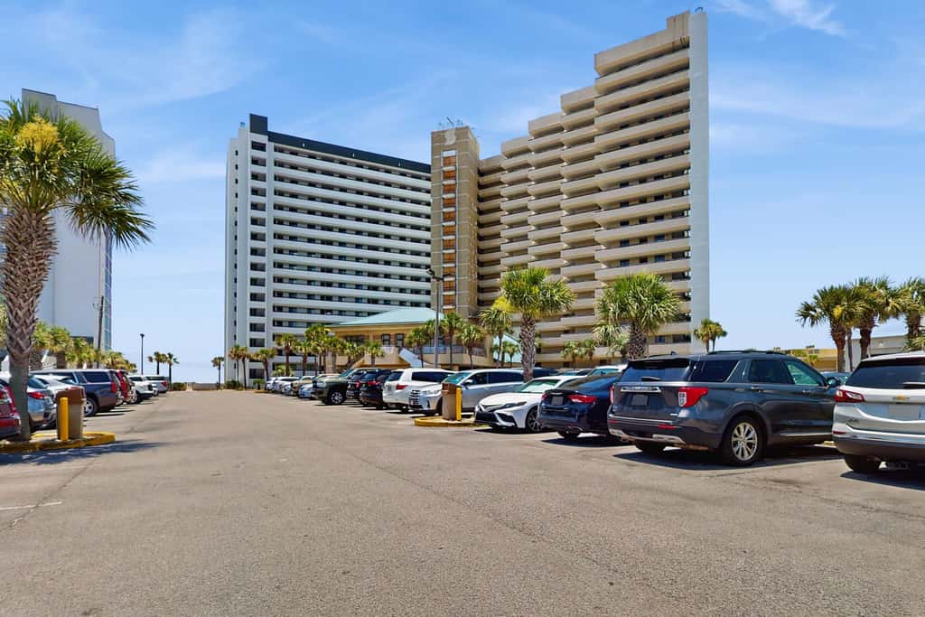 Gorgeous gulf front condo with pools, hot tub, and gym