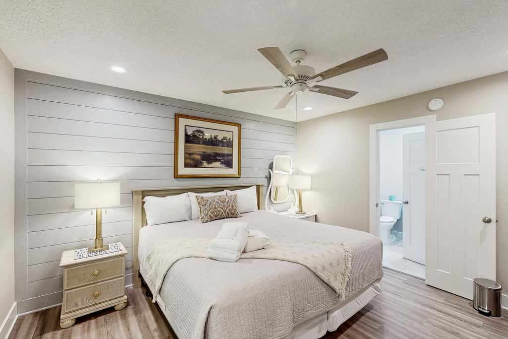 Renovated One-Level Walk to Beach 1 BR Condo