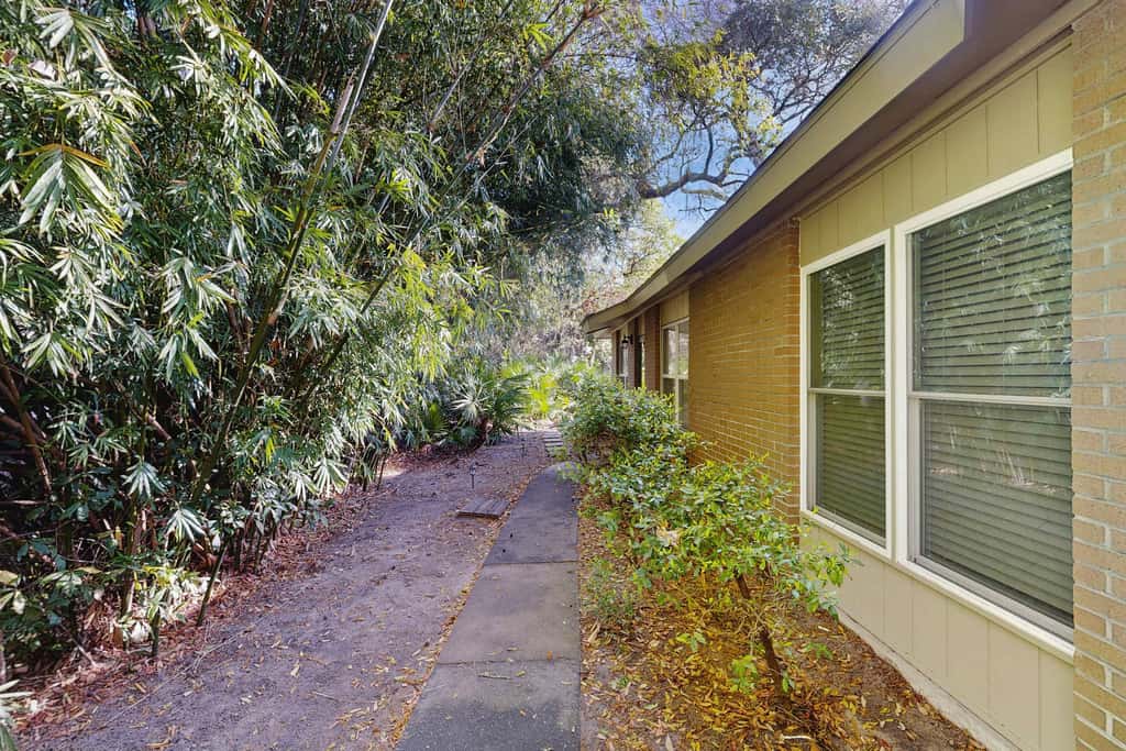 Renovated One-Level Walk to Beach 1 BR Condo