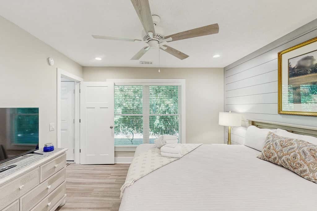 Renovated One-Level Walk to Beach 1 BR Condo