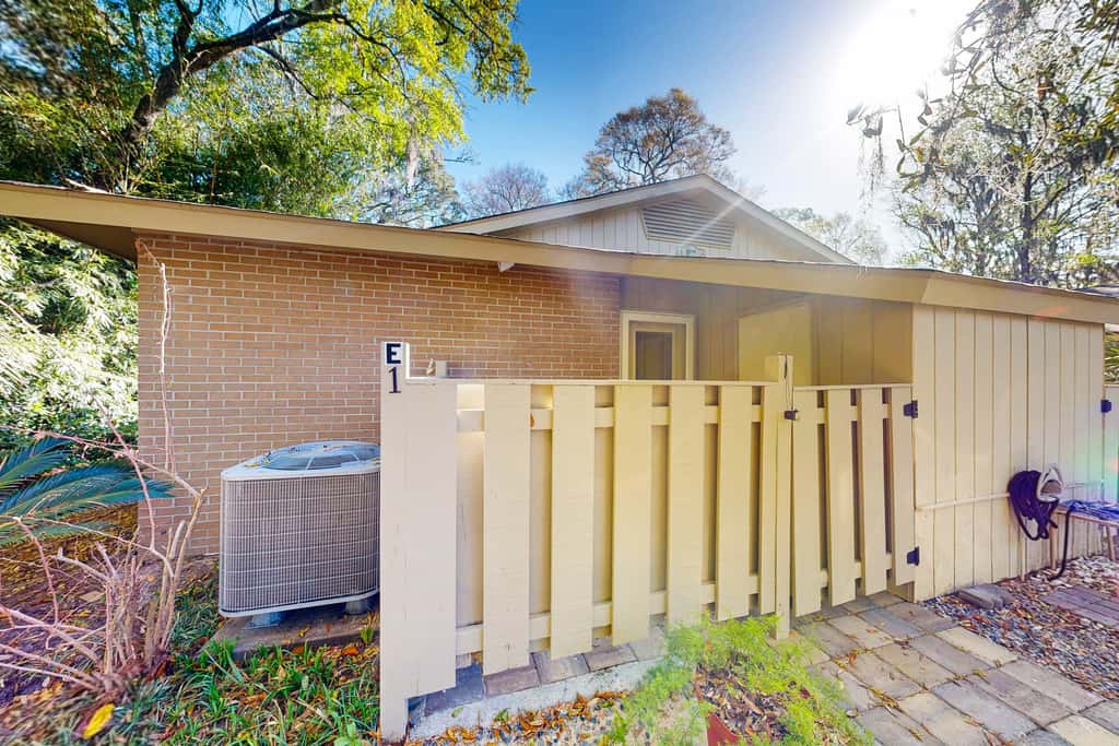Renovated One-Level Walk to Beach 1 BR Condo