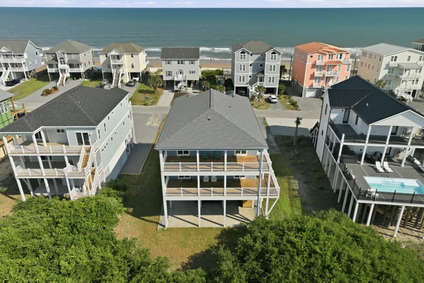 Blue Dolphin: Oceanview, game room and Grill