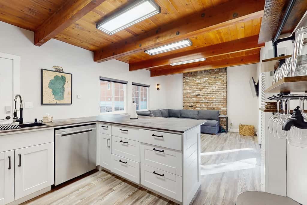 Rustic-modern Kings Beach cabin with fire pit, BBQ decks, and a private yard—perfect for year-round Tahoe getaways!
