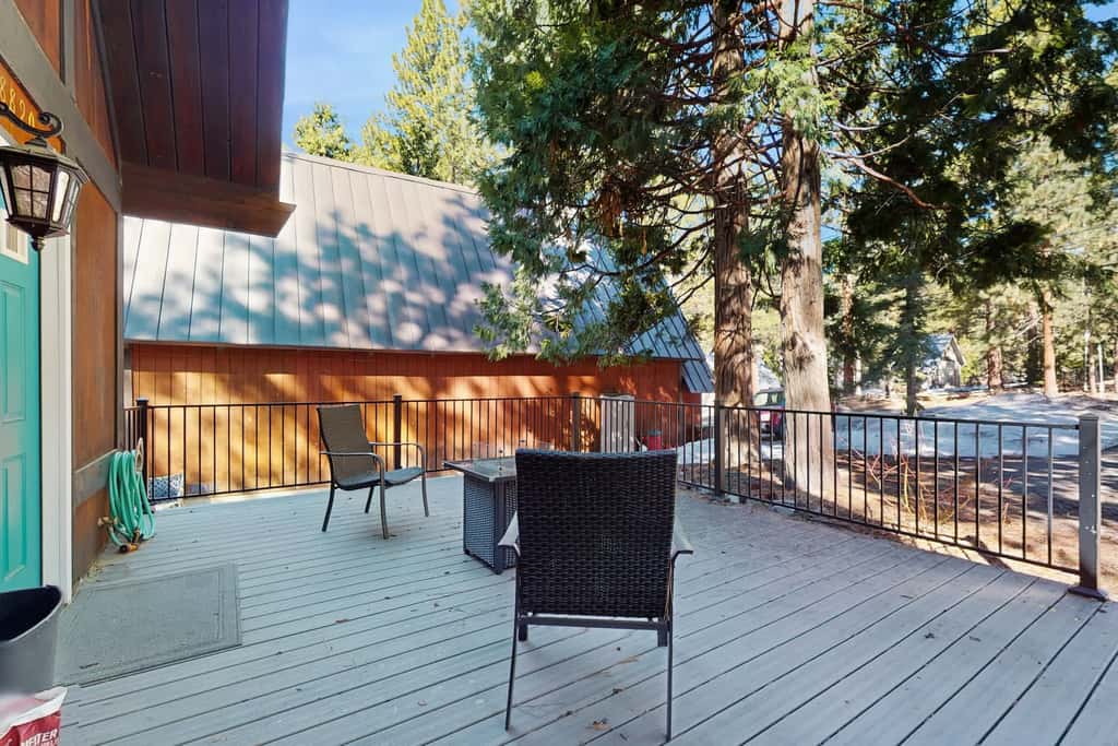 Rustic-modern Kings Beach cabin with fire pit, BBQ decks, and a private yard—perfect for year-round Tahoe getaways!