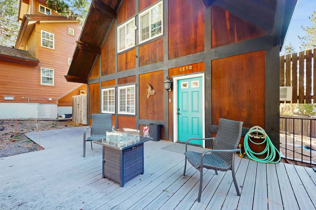Rustic-modern Kings Beach cabin with fire pit, BBQ decks, and a private yard—perfect for year-round Tahoe getaways!