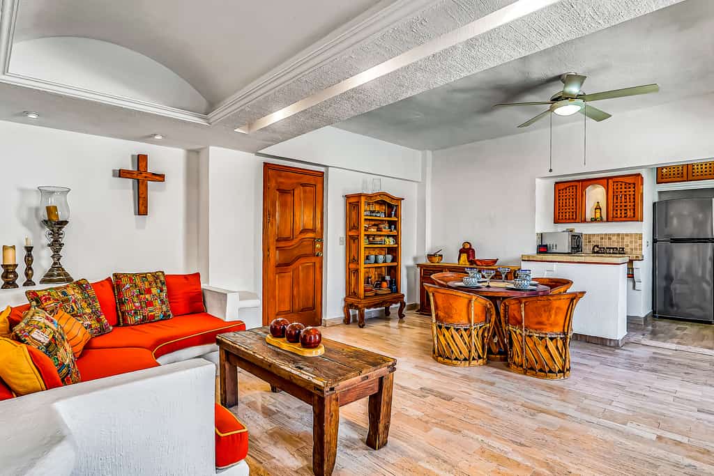 Downtown Malecon beach front, AC, walk to restaurant/bars, rooftop 360 views