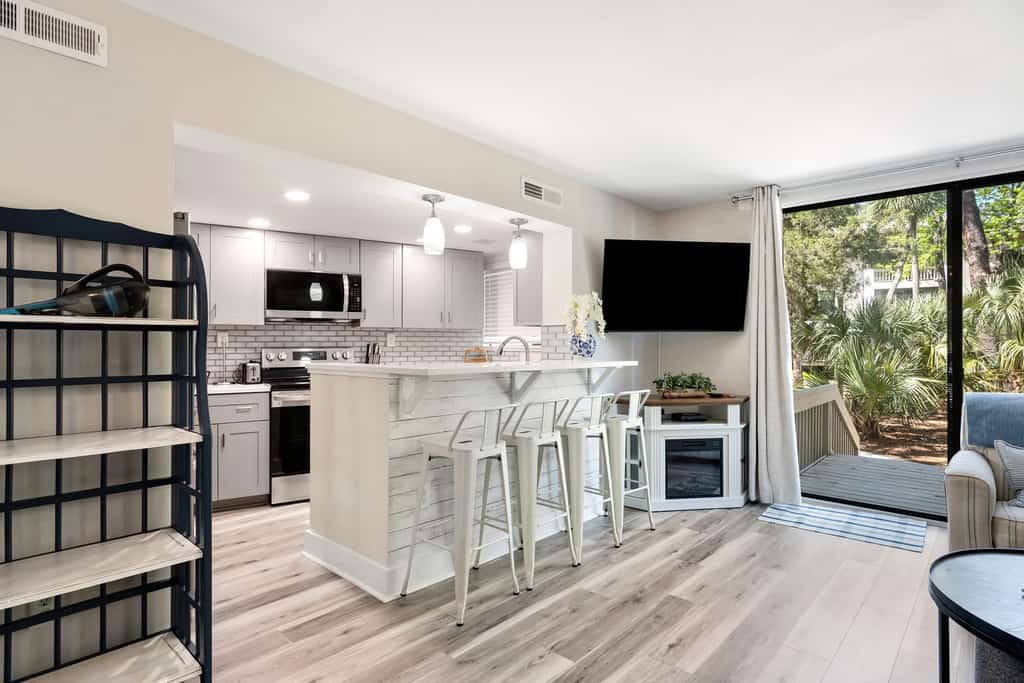 Seascape Villas 3213
Enjoy a relaxing stay in this 2-bedroom, 2-bath townhouse in Seascape Villas on Hilton Head Island. Just a short walk to the beach, this condo offers easy access to a private beach path, cabana with restrooms, and community pools. The condo features a full kitchen, in-unit washer and dryer, Wi-Fi, and a comfortable layout perfect for families or small groups looking for a convenient coastal getaway.