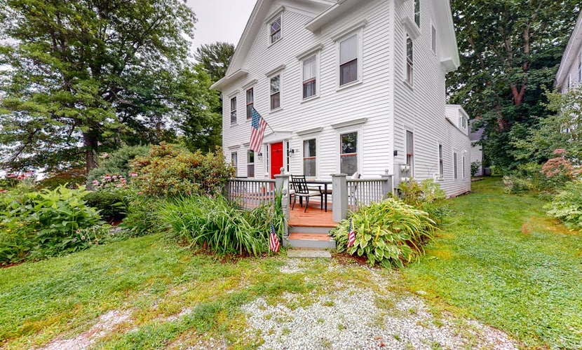 Downtown Studio w/ Full Kitchen & Shared Porch - Walk Everywhere in Town