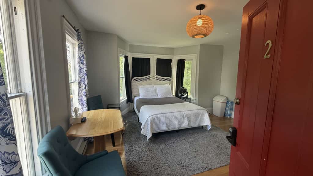 Downtown Studio w/ Full Kitchen & Shared Porch - Walk Everywhere in Town