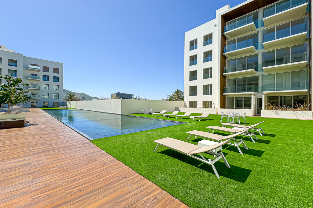 Luxury Condo | Gym, Rooftop Pool | Near Downtown