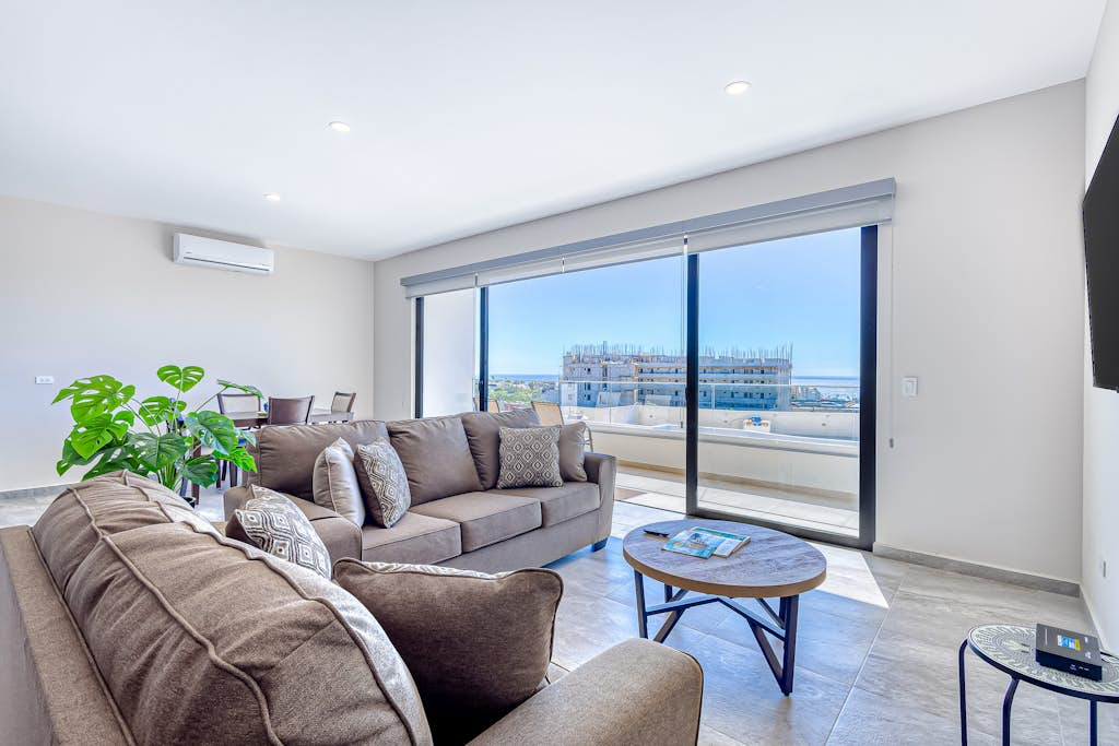 Stunning Oceanfront Luxury Apartment with spacious balcony– Perfect for Families