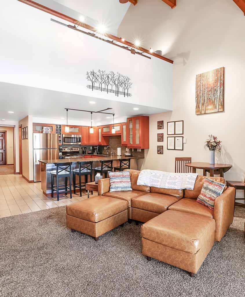 Right in the heart of McCall, this comfortable townhome makes it easy to enjoy it all. Take a dip in the pool, play a game of tennis, or relax outside. It’s just a short walk to Payette Lake and Ponderosa State Park.