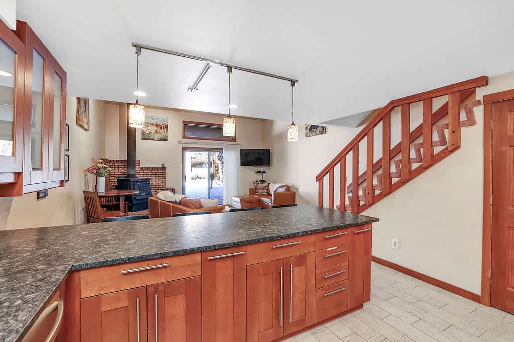 Right in the heart of McCall, this comfortable townhome makes it easy to enjoy it all. Take a dip in the pool, play a game of tennis, or relax outside. It’s just a short walk to Payette Lake and Ponderosa State Park.