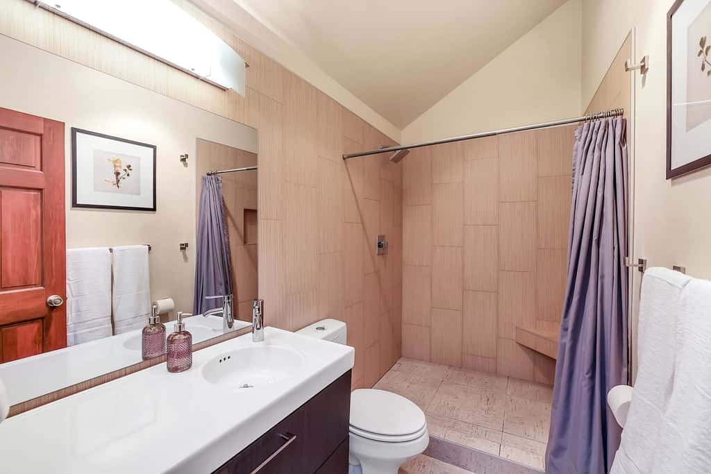 Sunny McCall Getaway Sleeps 8, Pool & Walk To Lake